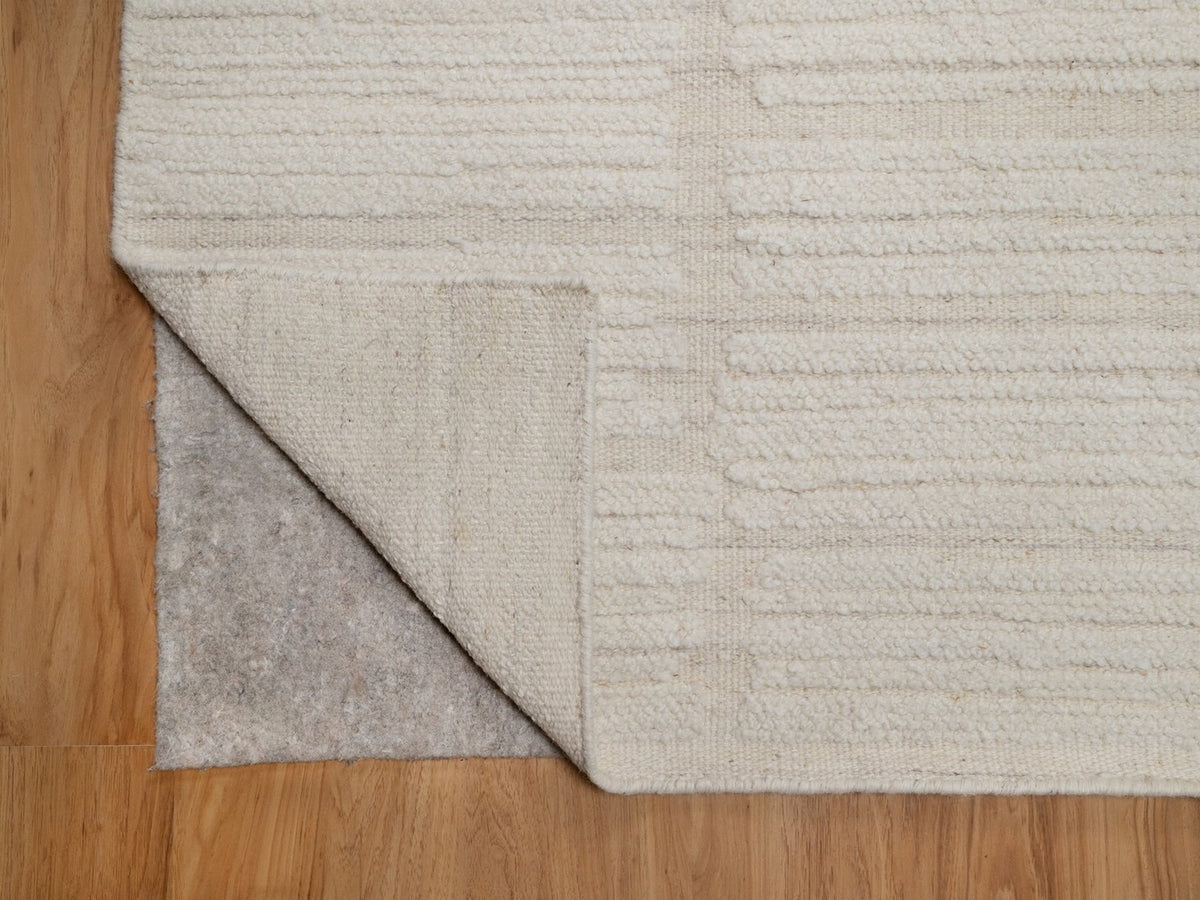 Modern / Contemporary hand-knotted wool rug in Ivory, 8'1" x 10'1" — SKU O092147 (view 4)