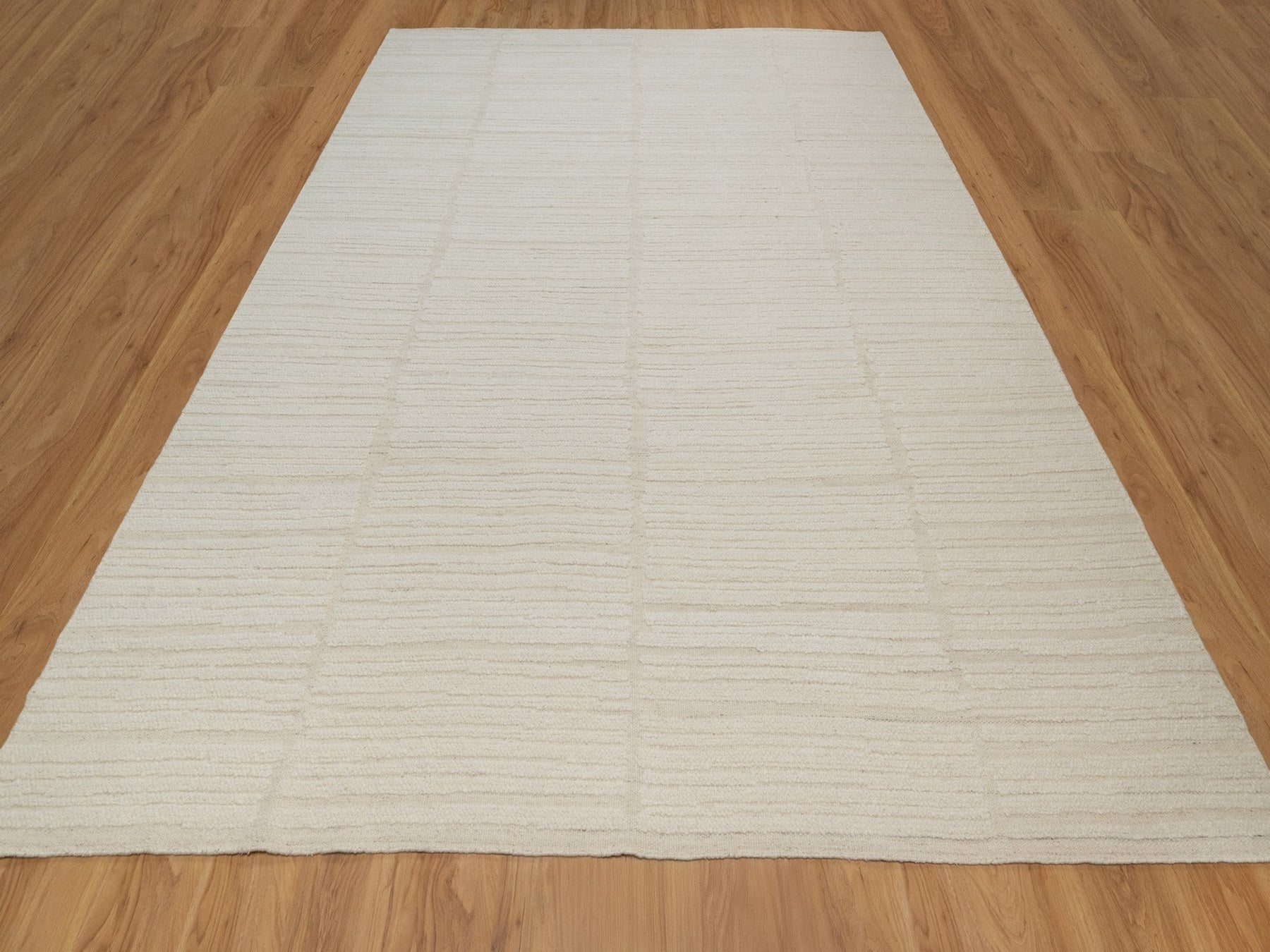 Modern / Contemporary hand-knotted wool rug in Ivory, 9'1" x 12'3" — SKU O092149 (view 2)