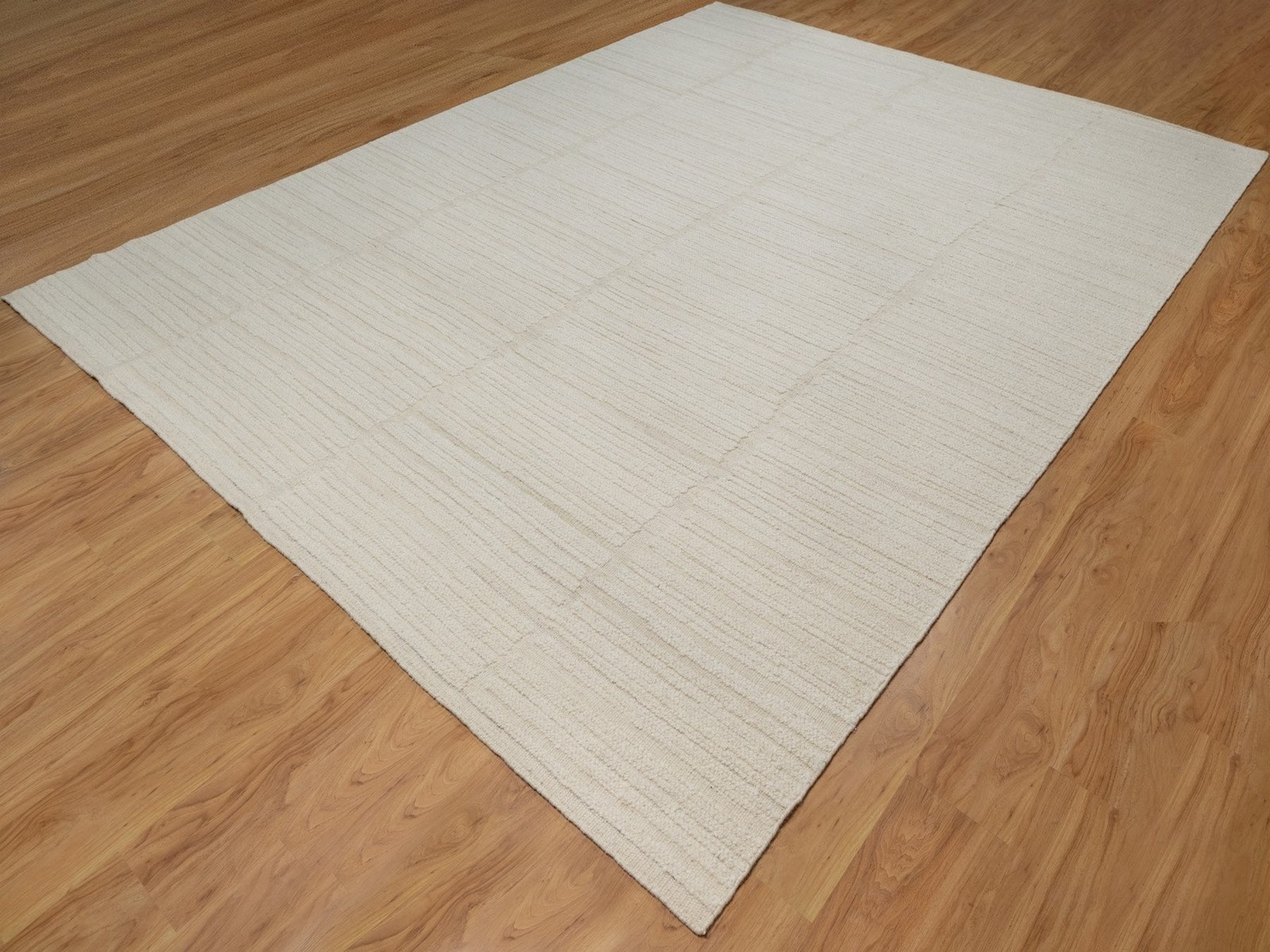 Modern / Contemporary hand-knotted wool rug in Ivory, 9'1" x 12'3" — SKU O092149 (view 3)
