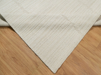 Modern / Contemporary hand-knotted wool rug in Ivory, 9'1" x 12'3" — SKU O092149 (view 6)