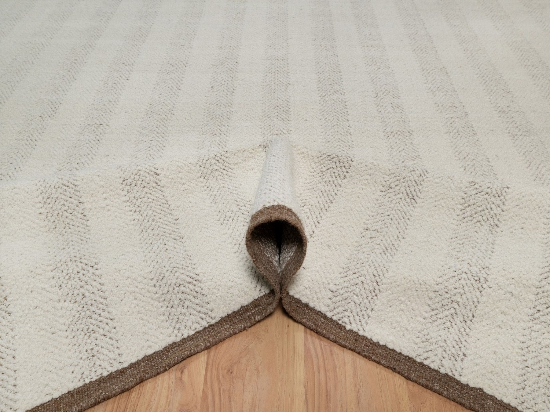 Modern / Contemporary hand-knotted wool rug in Ivory & Chocolate Brown, 9'1" x 12' — SKU O092150 (view 5)