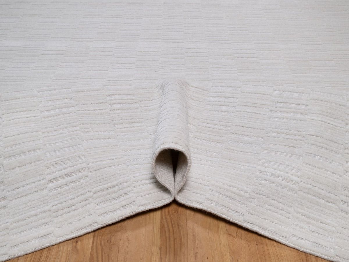 Modern / Contemporary hand-knotted polyester rug in Ivory, 8'2" x 10'1" — SKU O092203 (view 5)