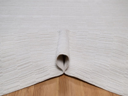 Modern / Contemporary hand-knotted polyester rug in Ivory, 8'2" x 10'1" — SKU O092203 (view 5)