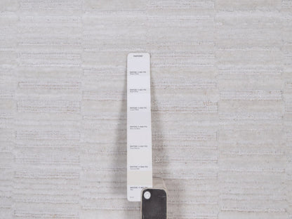 Modern / Contemporary hand-knotted polyester rug in Ivory, 8'2" x 10'1" — SKU O092203 (view 7)