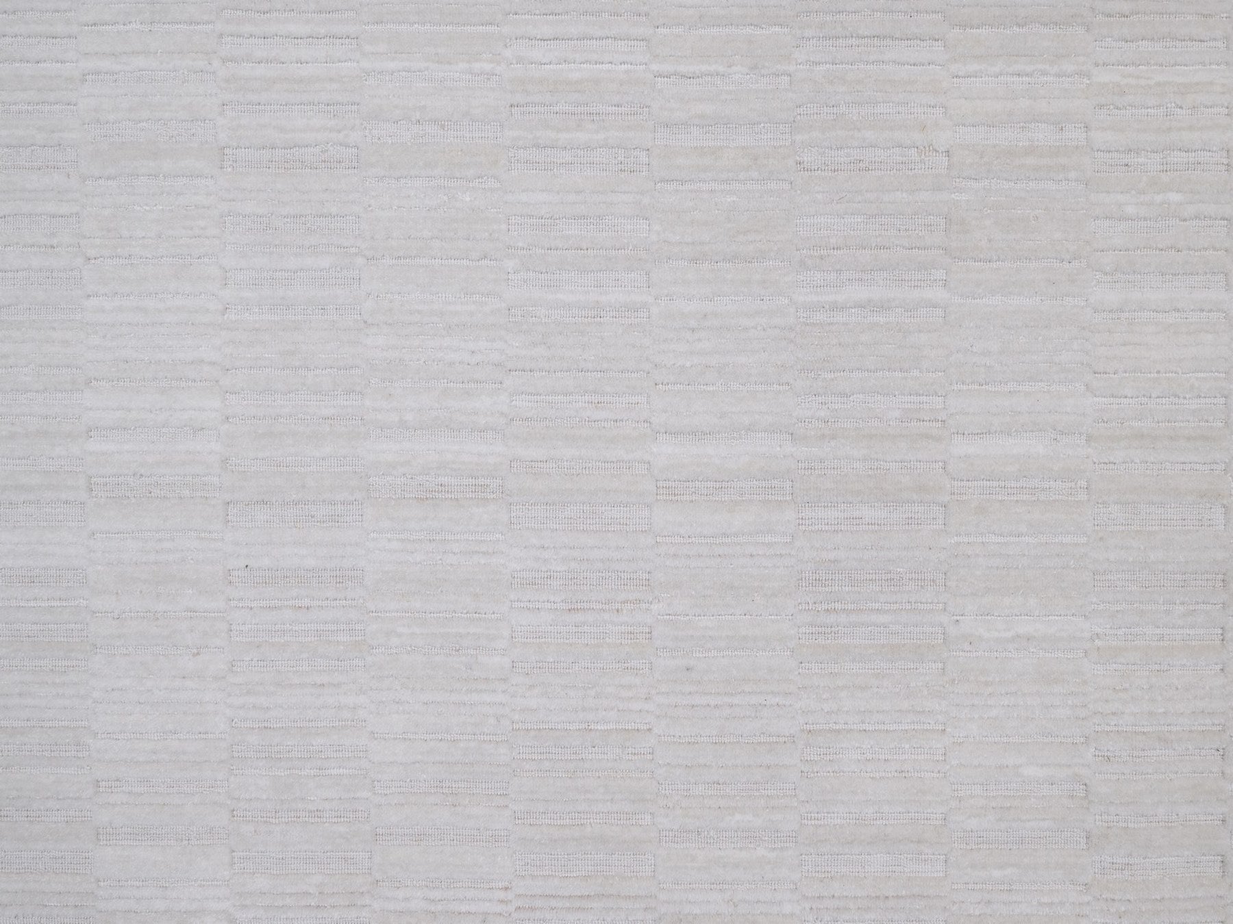 Modern / Contemporary hand-knotted polyester rug in Ivory, 8'2" x 10'1" — SKU O092203 (view 8)