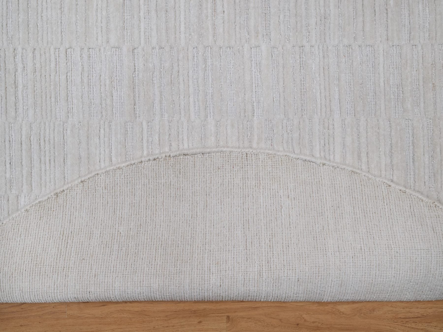 Modern / Contemporary hand-knotted polyester rug in Ivory, 5' x 5' — SKU O092221 (view 3)