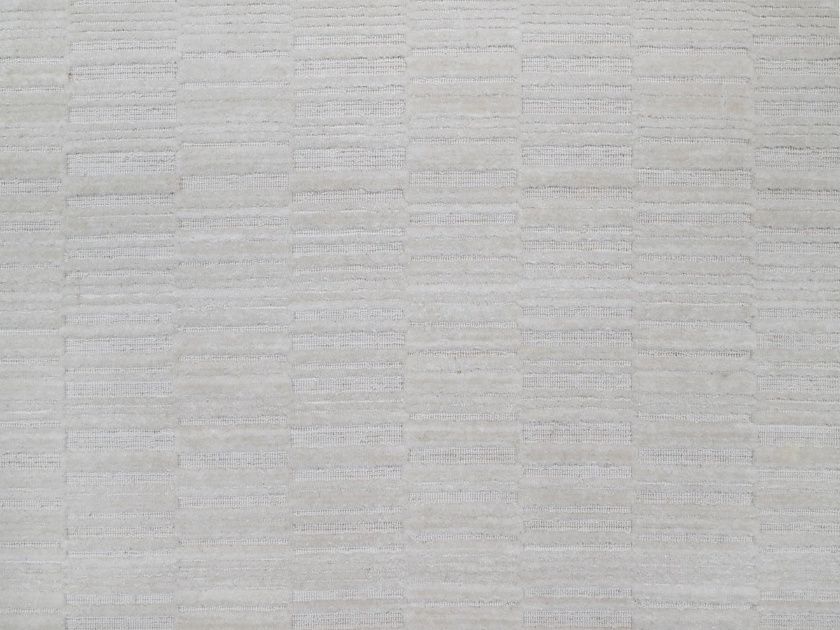 Modern / Contemporary hand-knotted polyester rug in Ivory, 5' x 5' — SKU O092221 (view 5)
