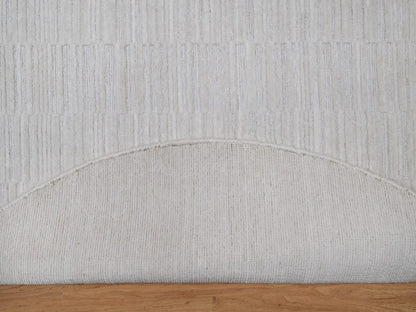 Modern / Contemporary hand-knotted polyester rug in Ivory, 5' x 5' — SKU O092222 (view 3)