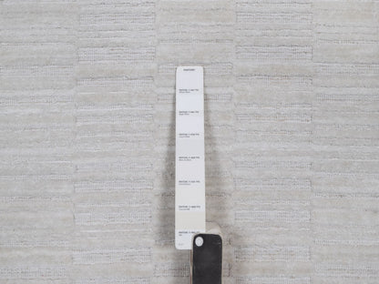 Modern / Contemporary hand-knotted polyester rug in Ivory, 5' x 5' — SKU O092222 (view 4)