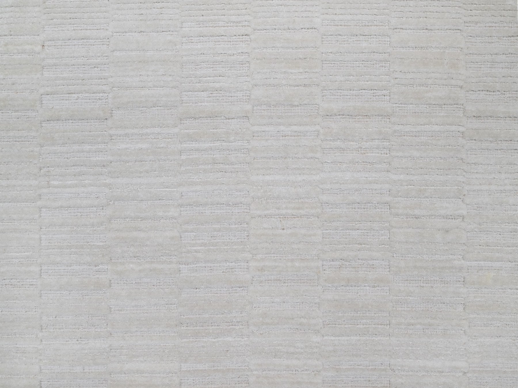 Modern / Contemporary hand-knotted polyester rug in Ivory, 5' x 5' — SKU O092222 (view 5)