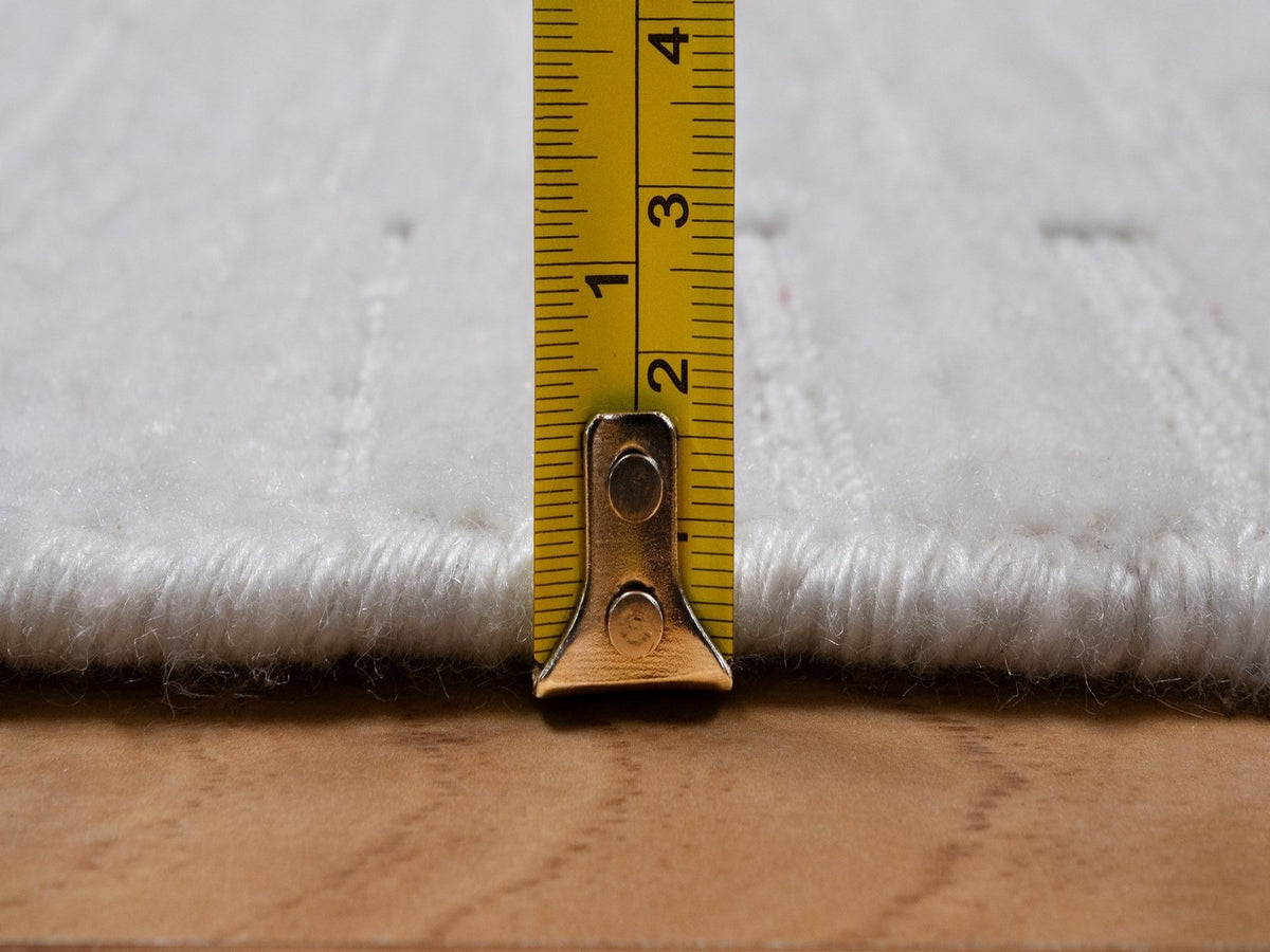 Modern / Contemporary hand-knotted polyester runner in Ivory, 2'6" x 11'11" — SKU O092224 (view 7)