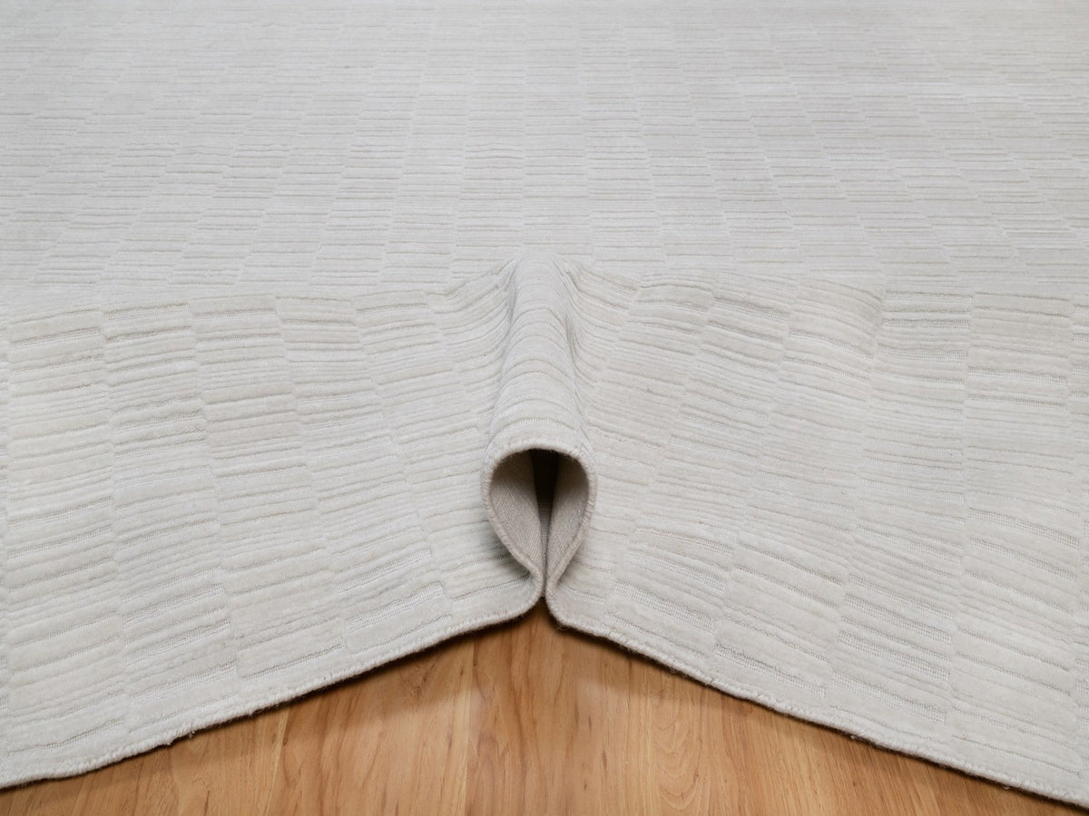 Modern / Contemporary hand-knotted polyester rug in Ivory, 12'1" x 15' — SKU O092227 (view 5)