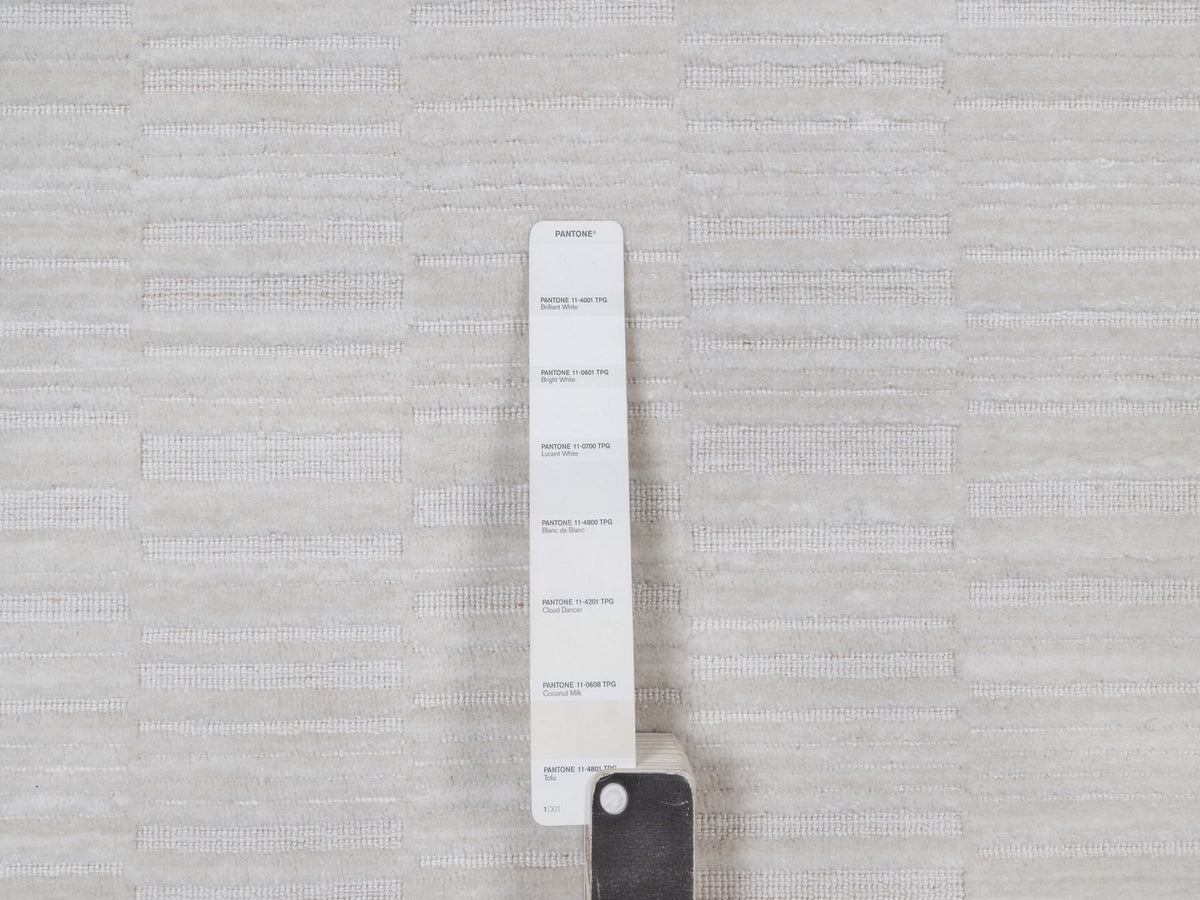 Modern / Contemporary hand-knotted polyester rug in Ivory, 12'1" x 15' — SKU O092227 (view 7)