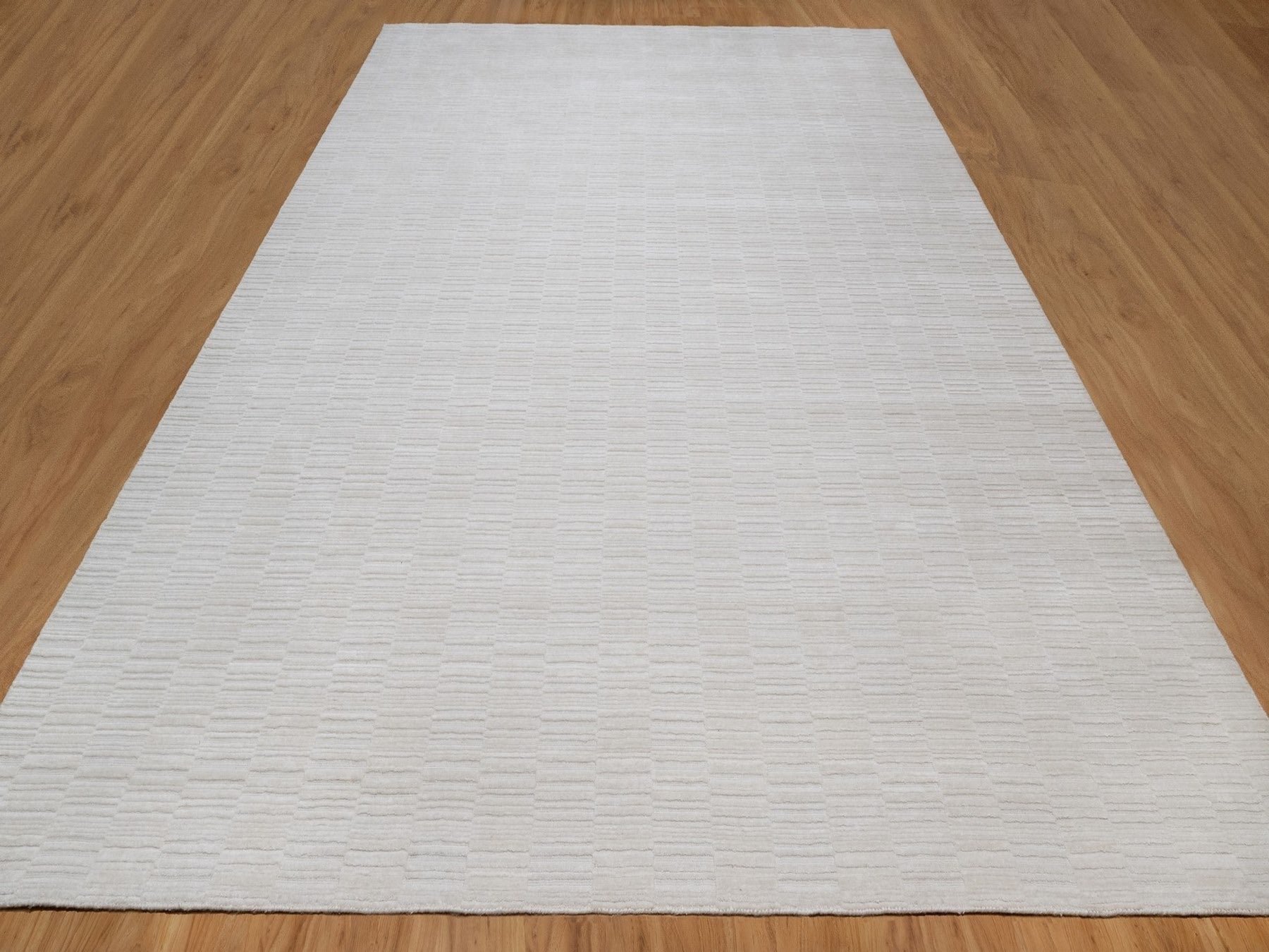 Modern / Contemporary hand-knotted polyester rug in Ivory, 10'1" x 13'11" — SKU O092228 (view 2)