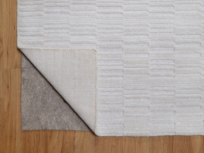 Modern / Contemporary hand-knotted polyester rug in Ivory, 10'1" x 13'11" — SKU O092228 (view 4)