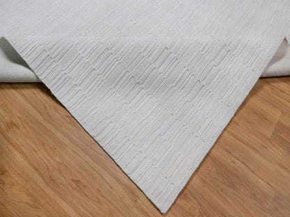 Modern / Contemporary hand-knotted polyester rug in Ivory, 10'1" x 13'11" — SKU O092228 (view 6)
