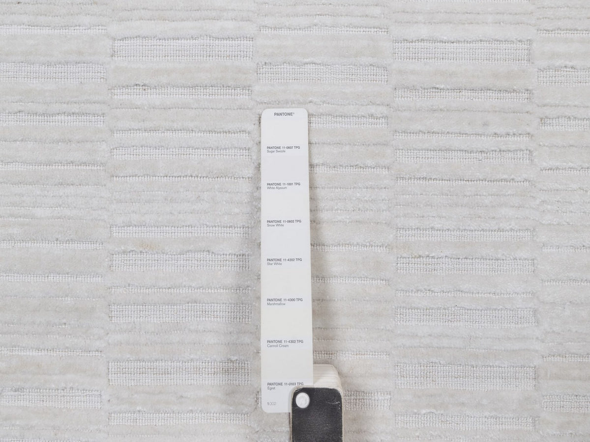 Modern / Contemporary hand-knotted polyester rug in Ivory, 10'1" x 13'11" — SKU O092228 (view 7)