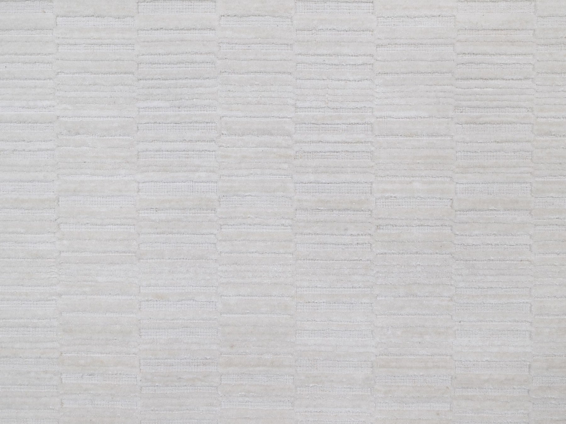 Modern / Contemporary hand-knotted polyester rug in Ivory, 10'1" x 13'11" — SKU O092228 (view 8)