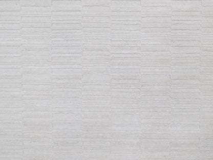 Modern / Contemporary hand-knotted polyester rug in Ivory, 10'1" x 13'11" — SKU O092228 (view 8)