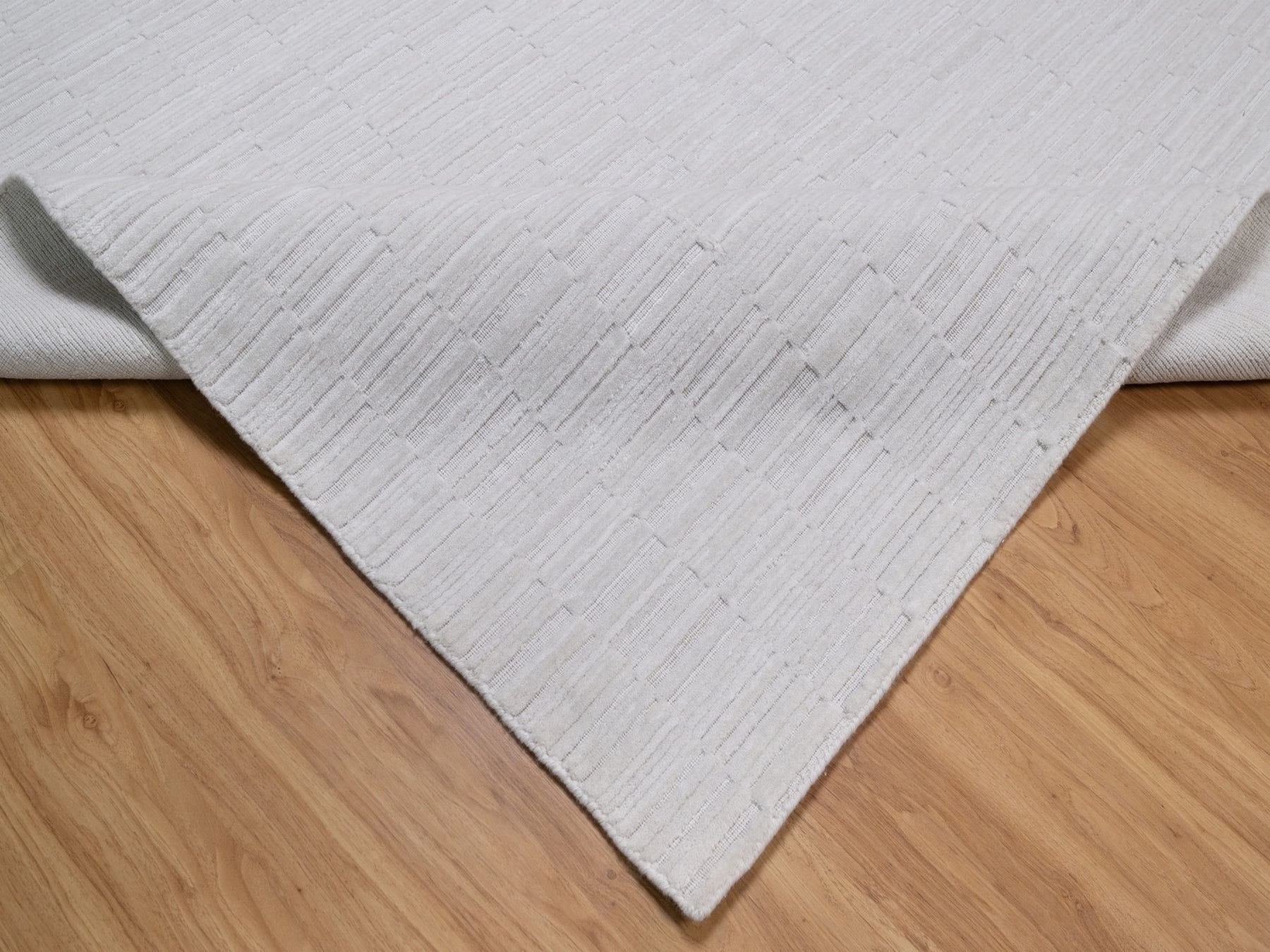 Modern / Contemporary hand-knotted polyester rug in Ivory, 8' x 10' — SKU O092244 (view 6)