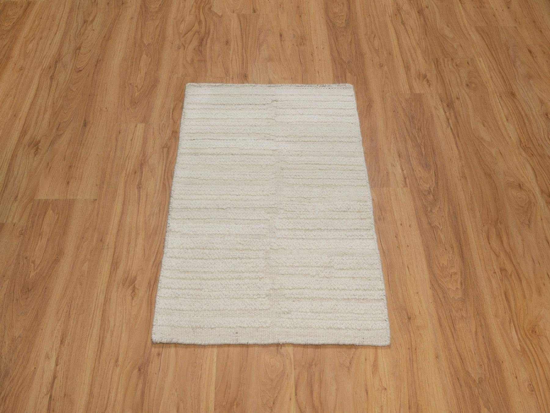 Modern / Contemporary hand-knotted wool rug in Ivory, 2' x 3' — SKU O092256 (view 2)