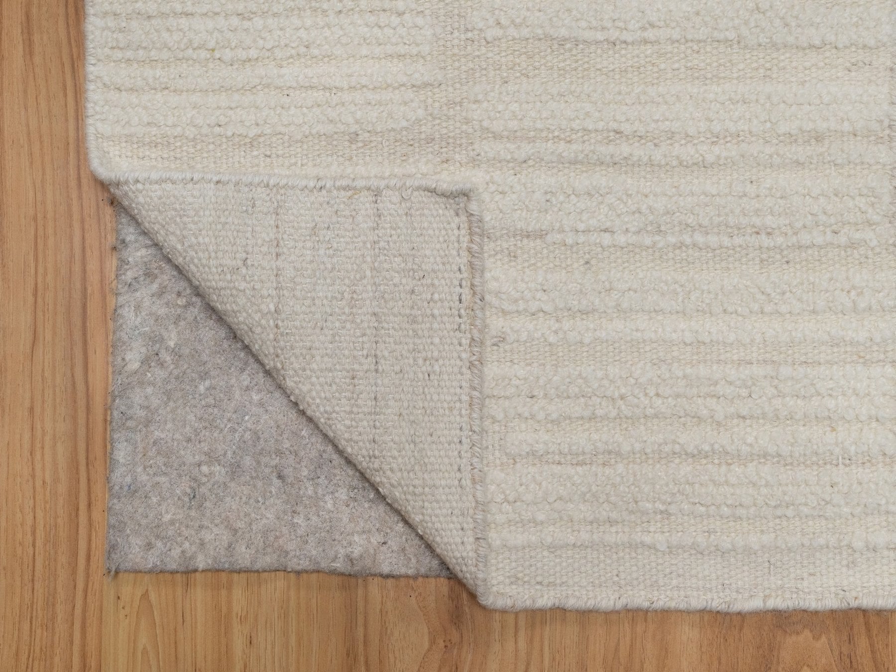 Modern / Contemporary hand-knotted wool rug in Ivory, 2' x 3' — SKU O092256 (view 3)