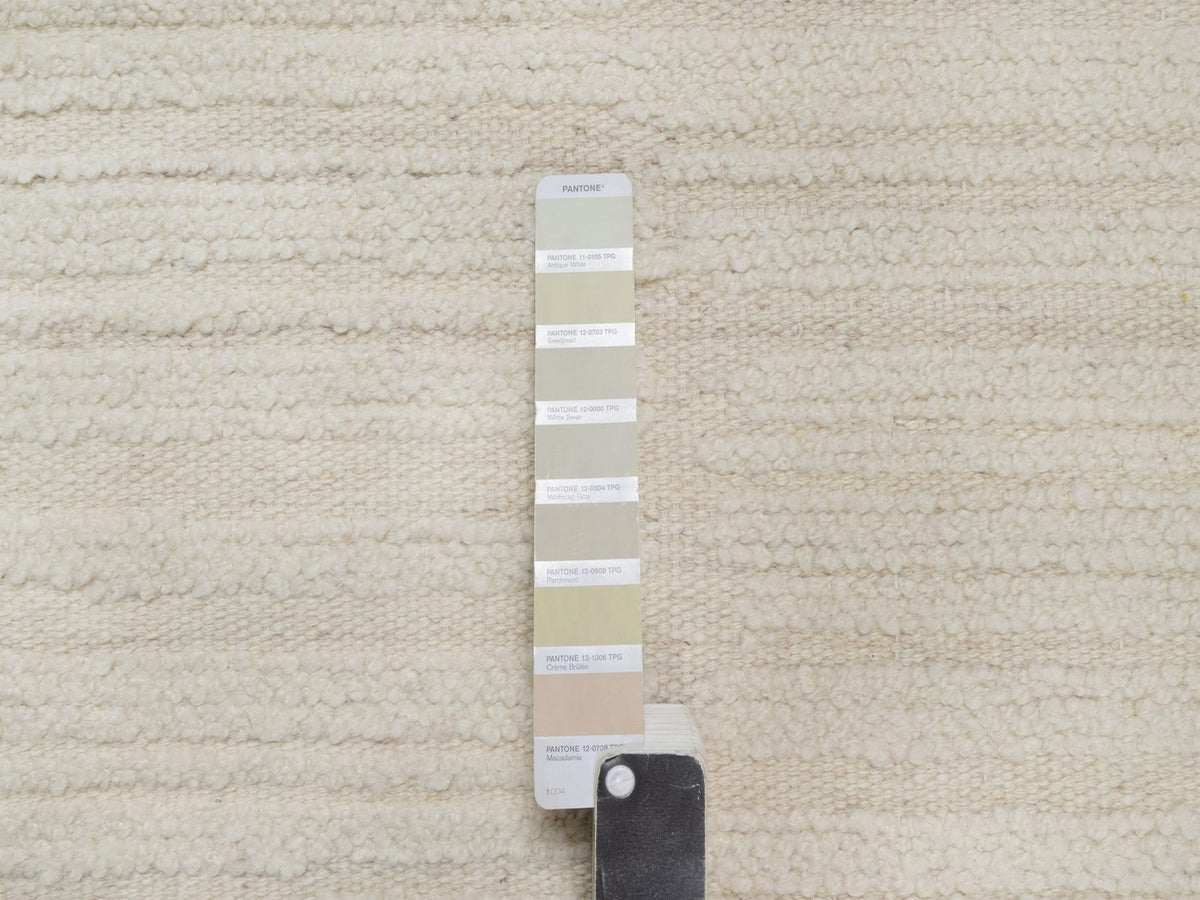 Modern / Contemporary hand-knotted wool rug in Ivory, 2' x 3' — SKU O092256 (view 4)