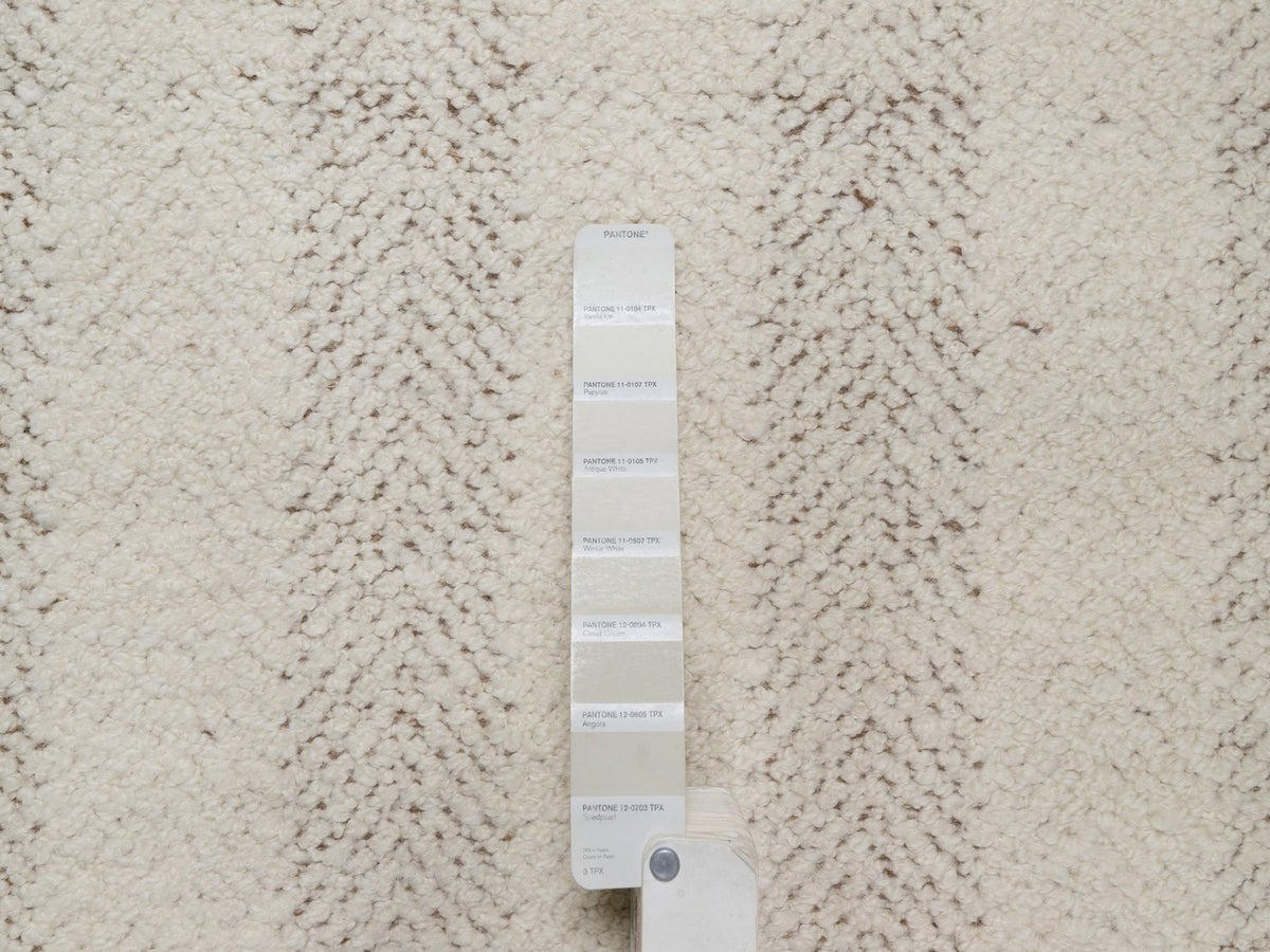 Modern / Contemporary hand-knotted wool runner in Ivory & Chocolate Brown, 2'6" x 11'11" — SKU O092260 (view 4)