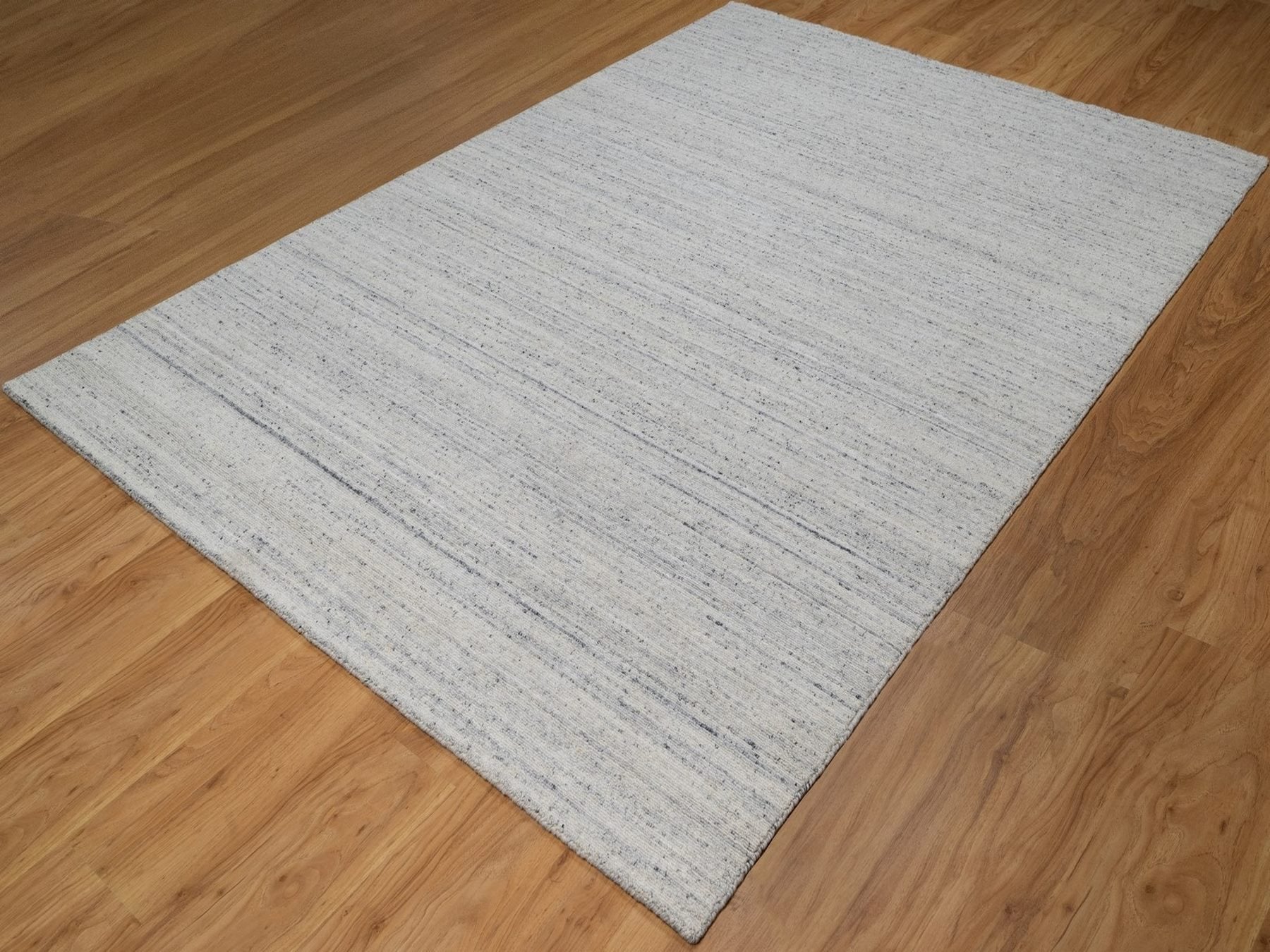 Modern / Contemporary hand-knotted wool rug in Gray, 6'1" x 9'1" — SKU O092268 (view 3)