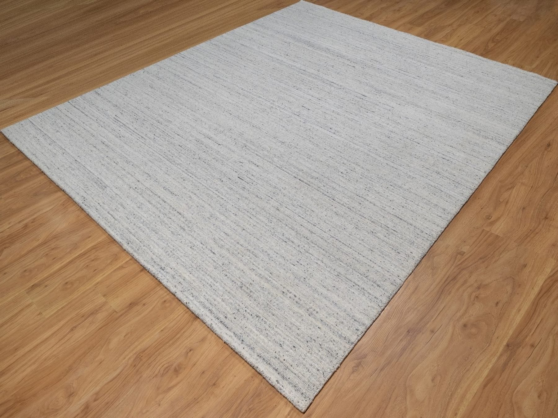 Modern / Contemporary hand-knotted wool rug in Gray, 8'1" x 9'11" — SKU O092269 (view 3)