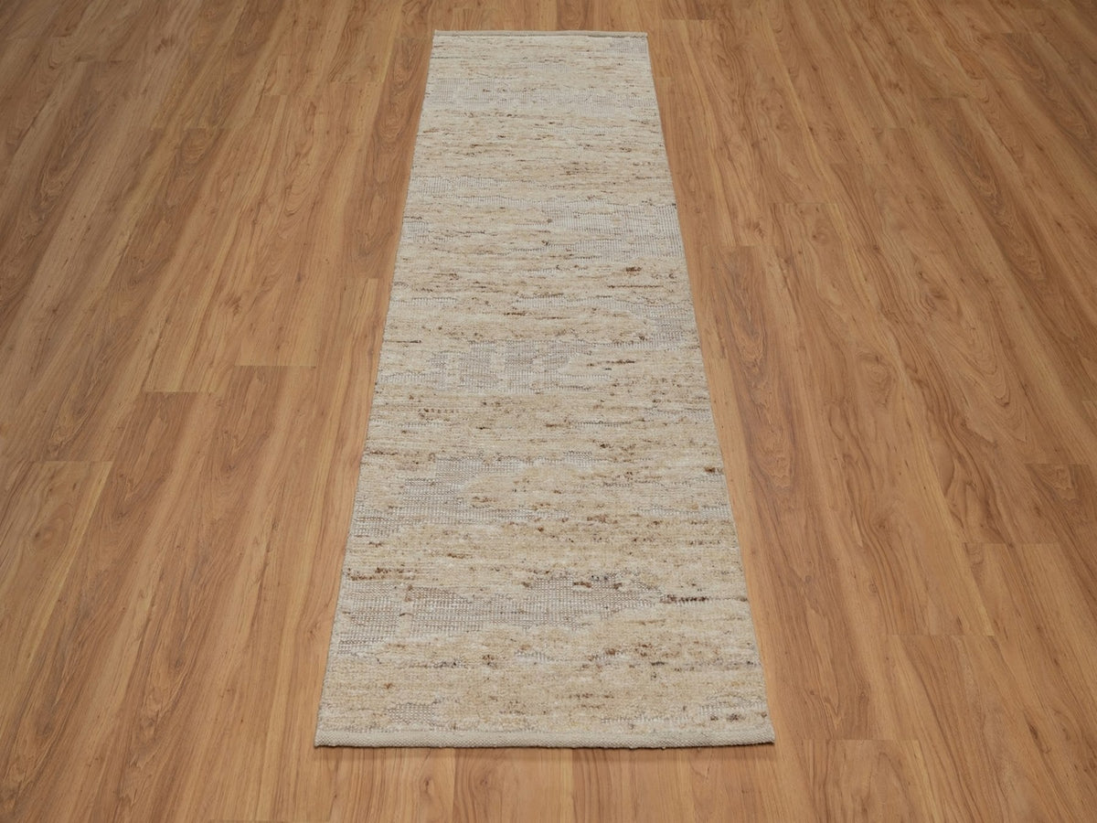 Modern / Contemporary hand-knotted wool runner in Ivory, 2'5" x 8'1" — SKU O092289 (view 2)