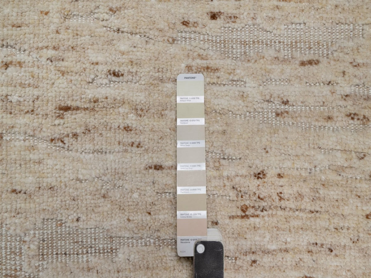 Modern / Contemporary hand-knotted wool runner in Ivory, 2'5" x 8'1" — SKU O092289 (view 4)