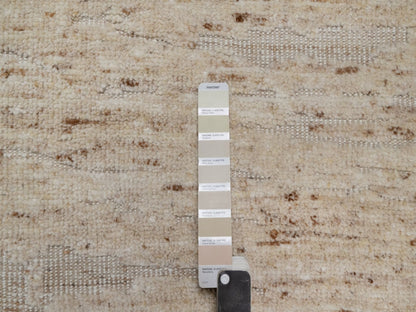 Modern / Contemporary hand-knotted wool runner in Ivory, 2'5" x 8'1" — SKU O092289 (view 4)