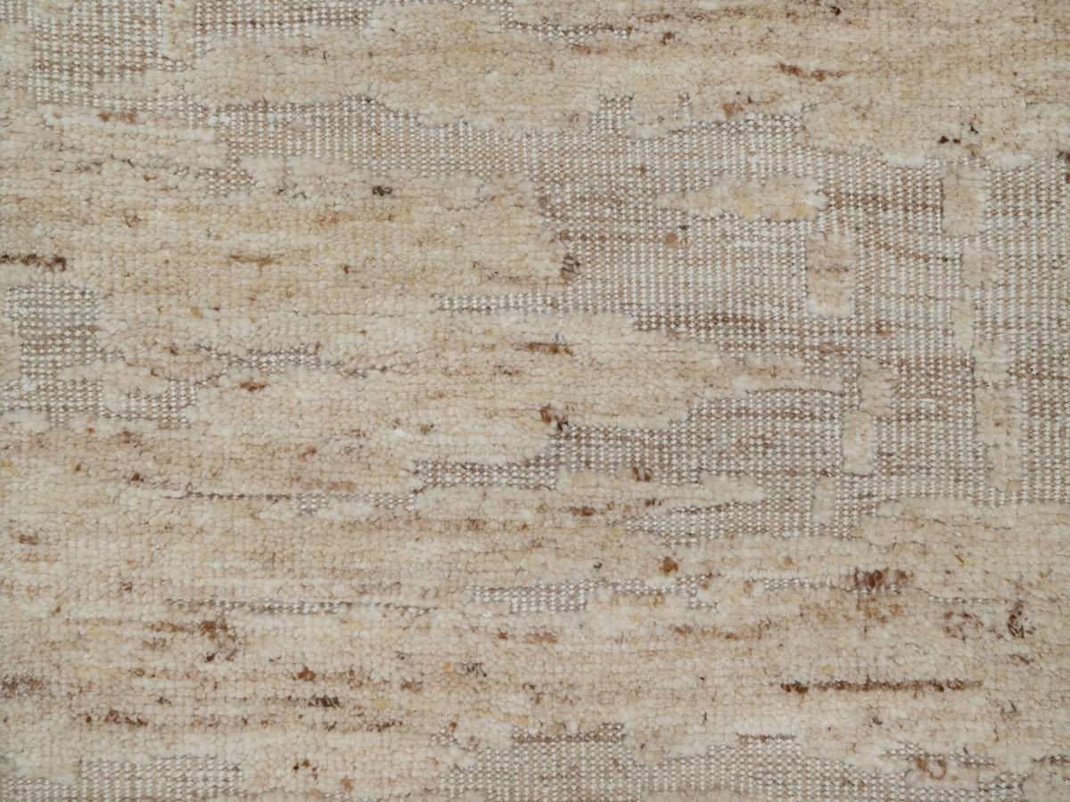 Modern / Contemporary hand-knotted wool runner in Ivory, 2'5" x 8'1" — SKU O092289 (view 5)