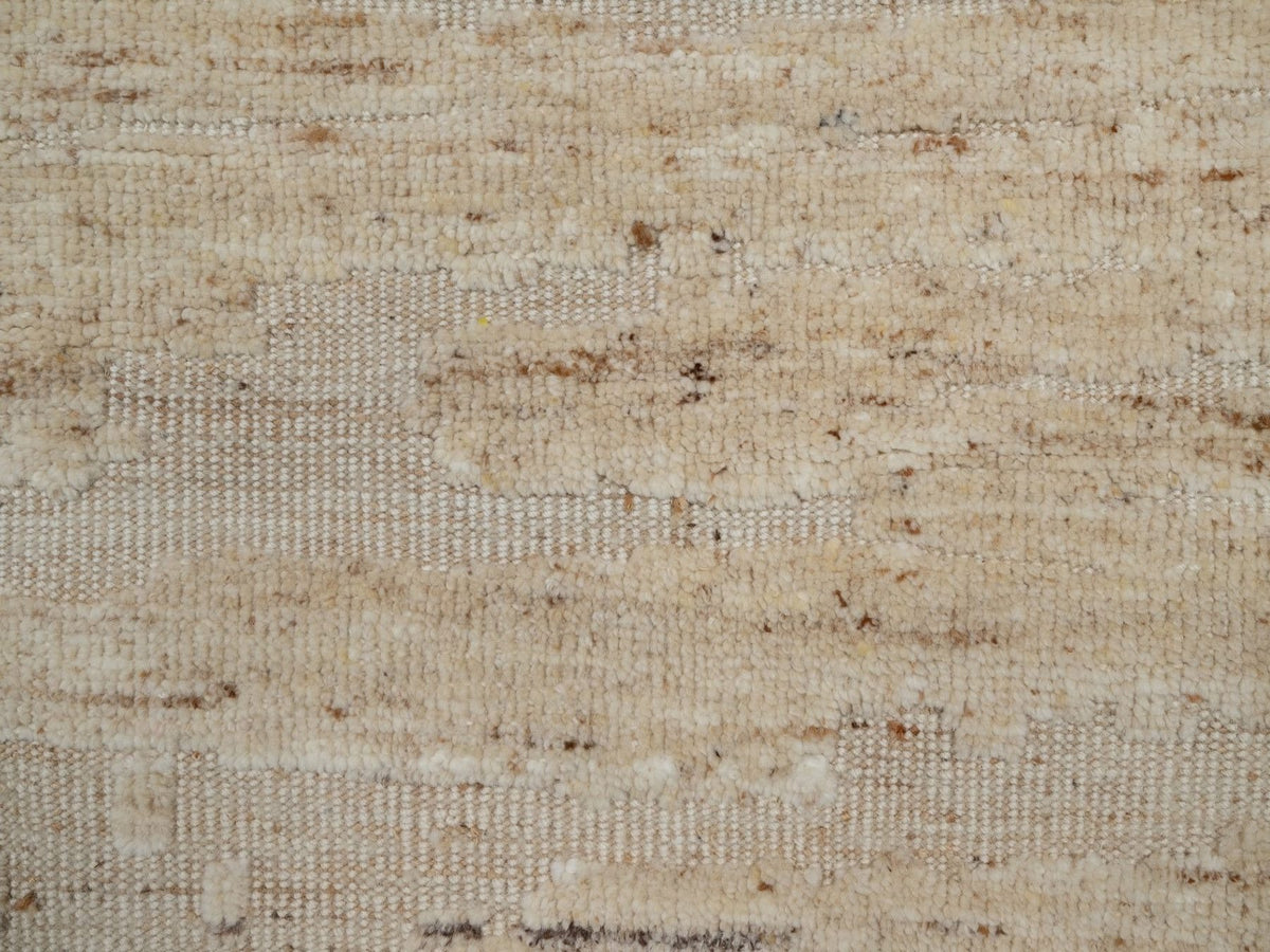 Modern / Contemporary hand-knotted wool rug in Ivory, 2'2" x 3' — SKU O092290 (view 5)