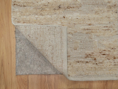 Modern / Contemporary hand-knotted wool rug in Ivory, 2'2" x 3'4" — SKU O092291 (view 3)