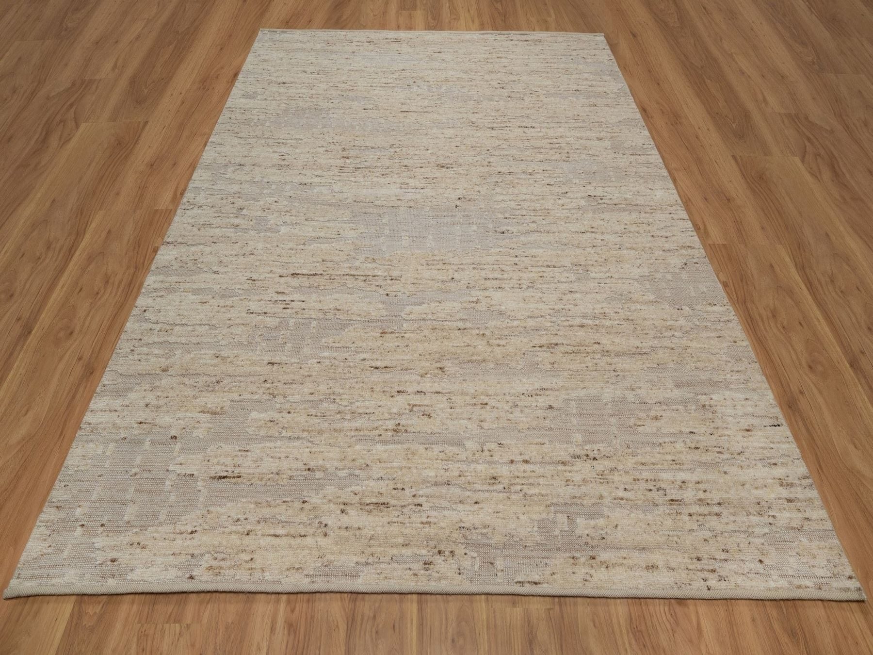 Modern / Contemporary hand-knotted wool rug in Ivory, 8'1" x 10'2" — SKU O092293 (view 2)