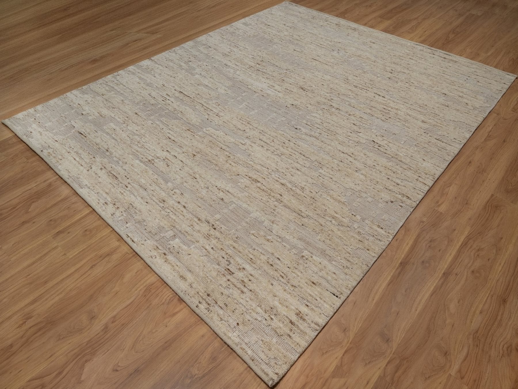 Modern / Contemporary hand-knotted wool rug in Ivory, 8'1" x 10'2" — SKU O092293 (view 3)