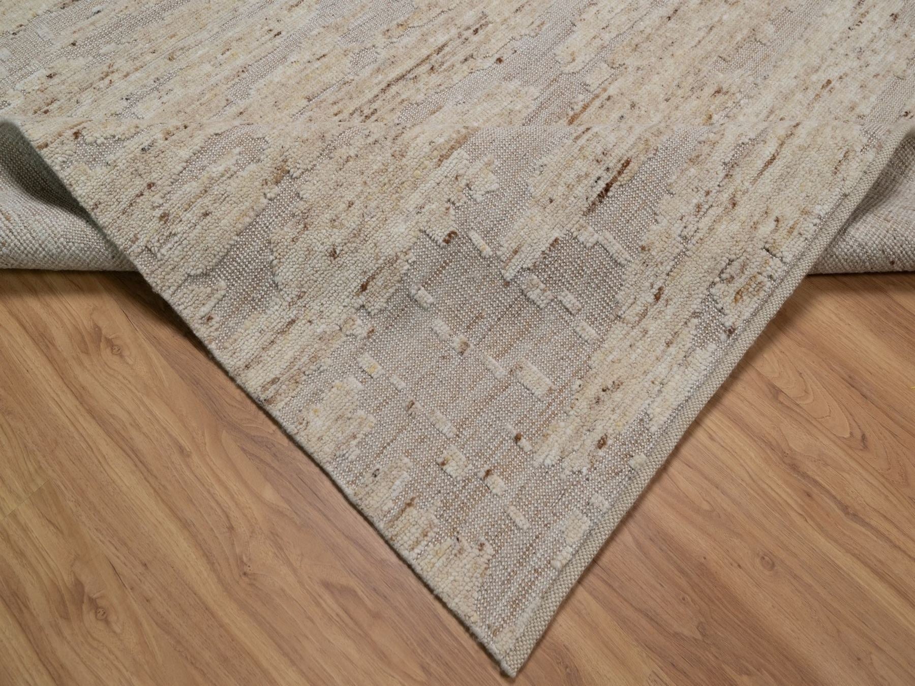 Modern / Contemporary hand-knotted wool rug in Ivory, 8'1" x 10'2" — SKU O092293 (view 6)