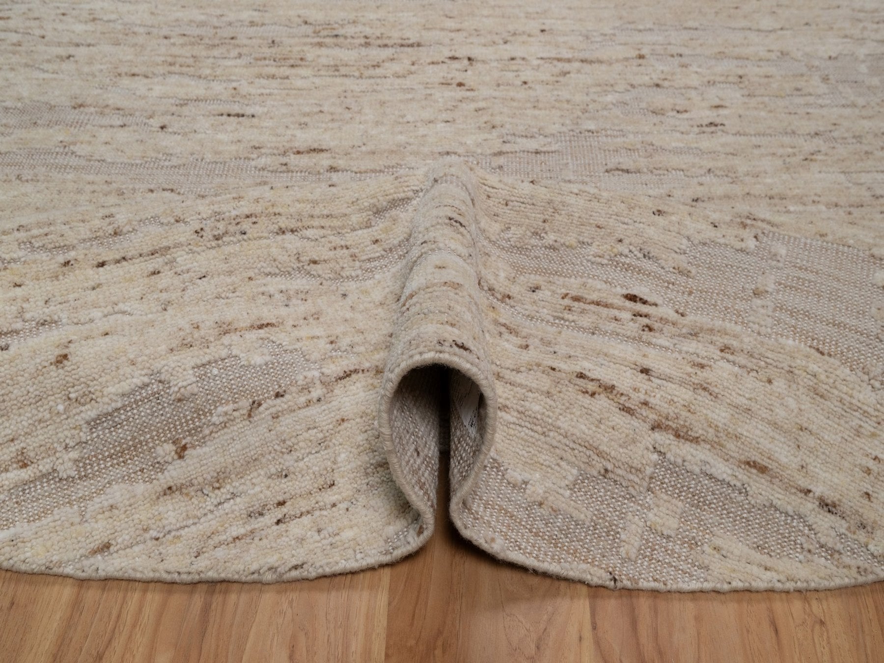 Modern / Contemporary hand-knotted wool rug in Ivory, 7'10" x 7'10" — SKU O092294 (view 5)