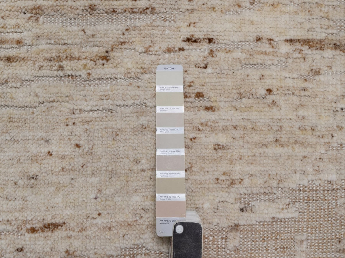 Modern / Contemporary hand-knotted wool rug in Ivory, 7'10" x 7'10" — SKU O092294 (view 7)