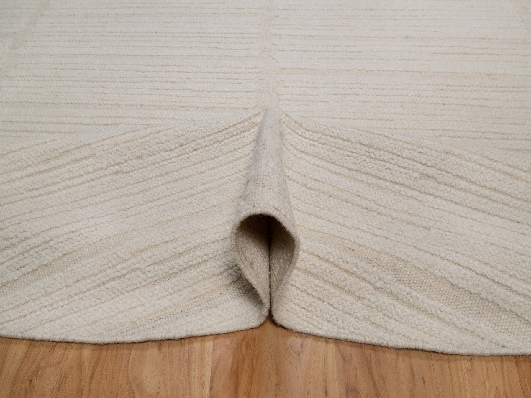 Modern / Contemporary hand-knotted wool rug in Ivory, 8' x 8' — SKU O092295 (view 5)