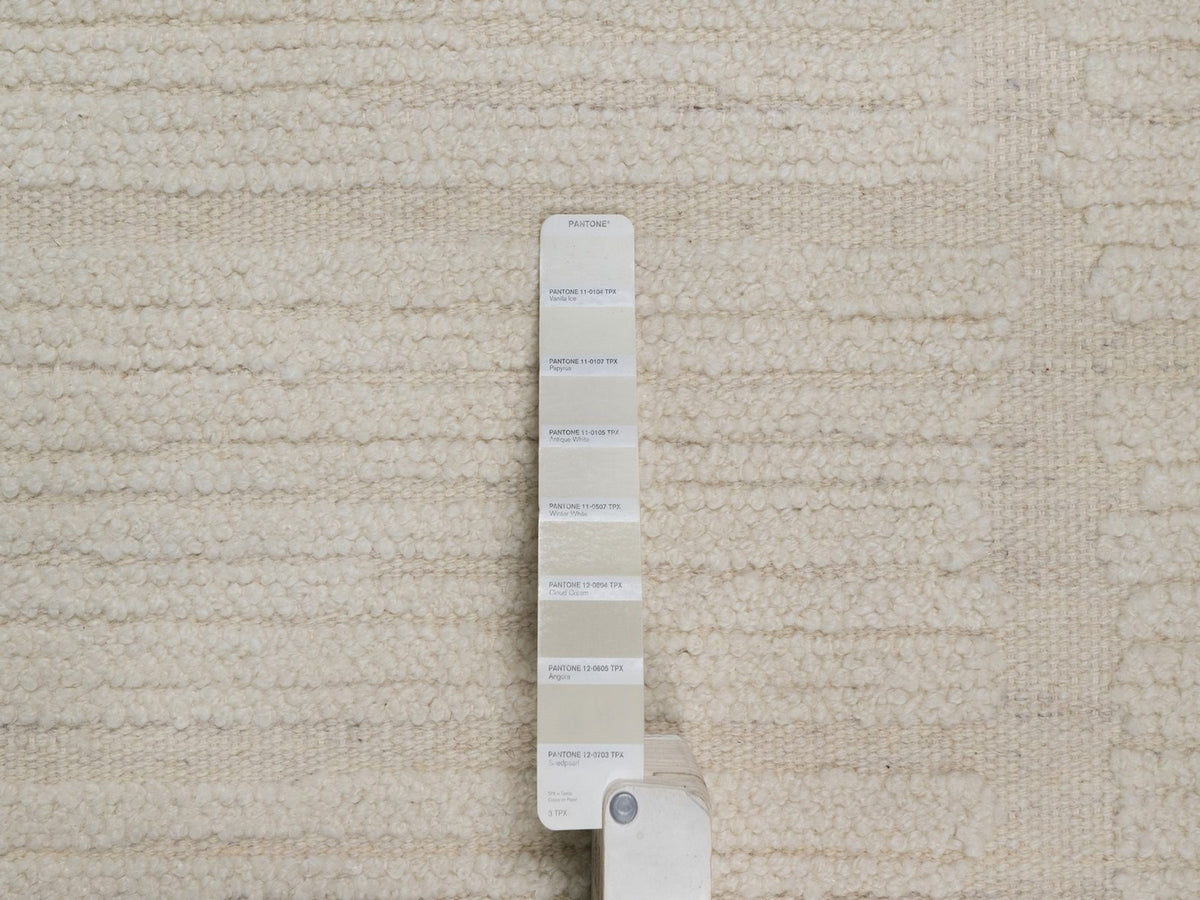 Modern / Contemporary hand-knotted wool rug in Ivory, 8' x 8' — SKU O092295 (view 7)