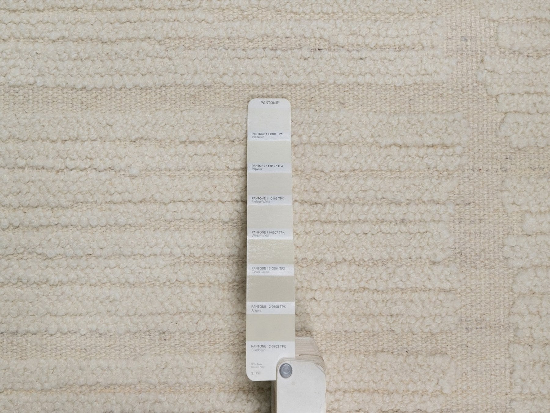 Modern / Contemporary hand-knotted wool rug in Ivory, 8' x 8' — SKU O092296 (view 7)