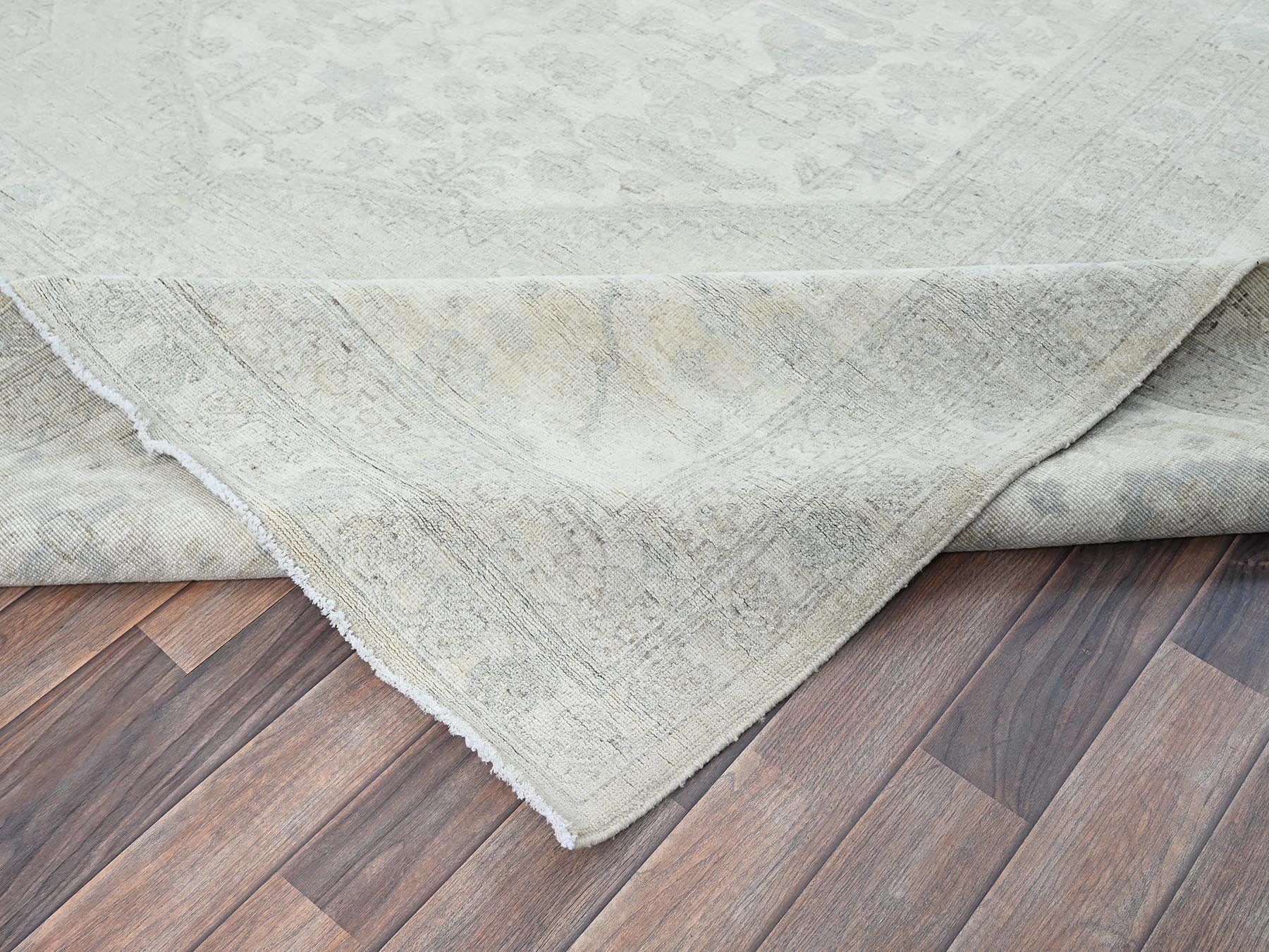 Heriz Oushak hand-knotted wool rug in Ivory, 8'11" x 11'10" — SKU O0922 (view 6)