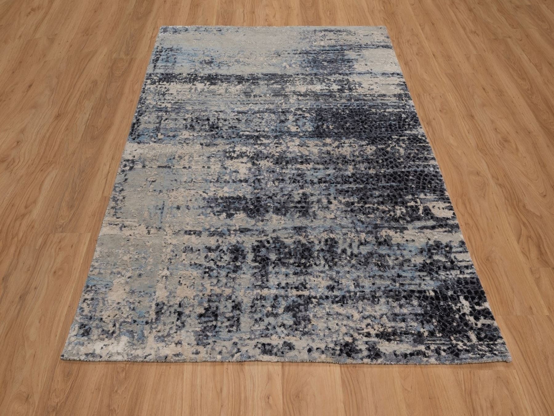Modern / Contemporary hand-knotted wool/silk rug in Gray, 5' x 7'1" — SKU O092303 (view 2)