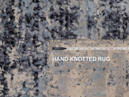 Modern / Contemporary hand-knotted wool/silk rug in Gray, 5' x 7'1" — SKU O092303 (view 8)