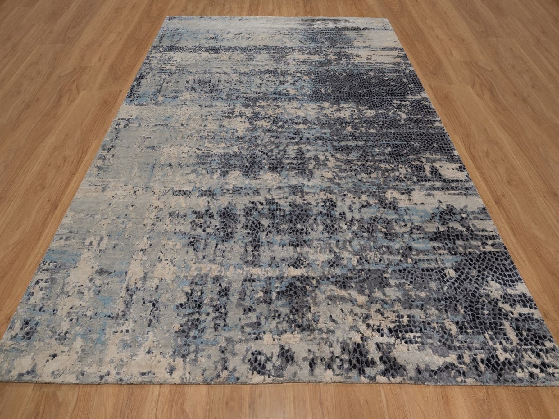 Modern / Contemporary hand-knotted wool/silk rug in Gray, 8'11" x 11'9" — SKU O092305 (view 2)