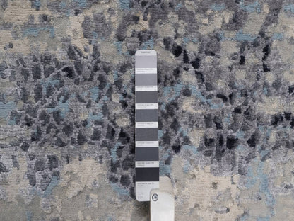 Modern / Contemporary hand-knotted wool/silk rug in Gray, 8'11" x 11'9" — SKU O092305 (view 7)