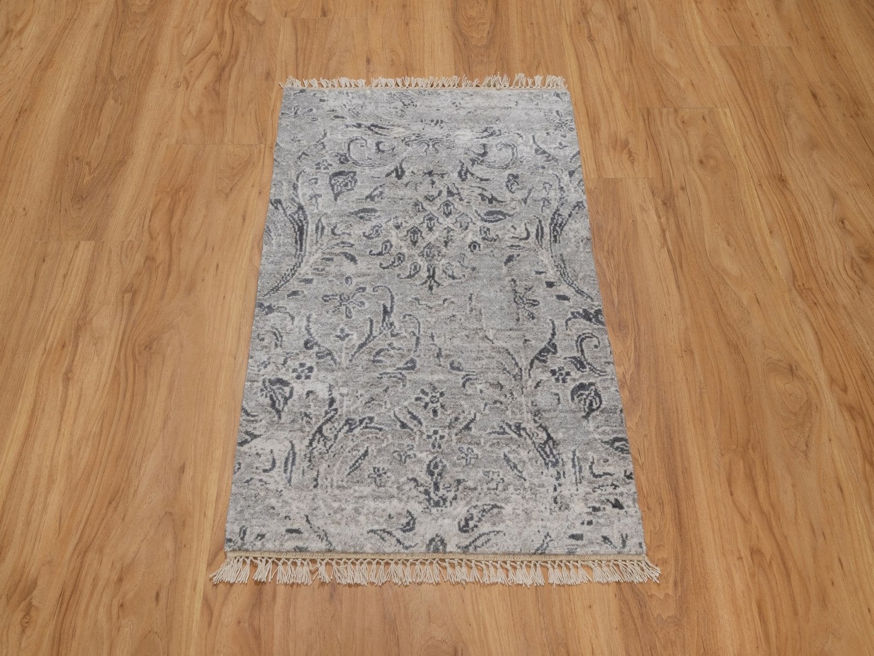 Transitional hand-knotted wool/silk rug in Gray, 1'11" x 3' — SKU O092318 (view 2)
